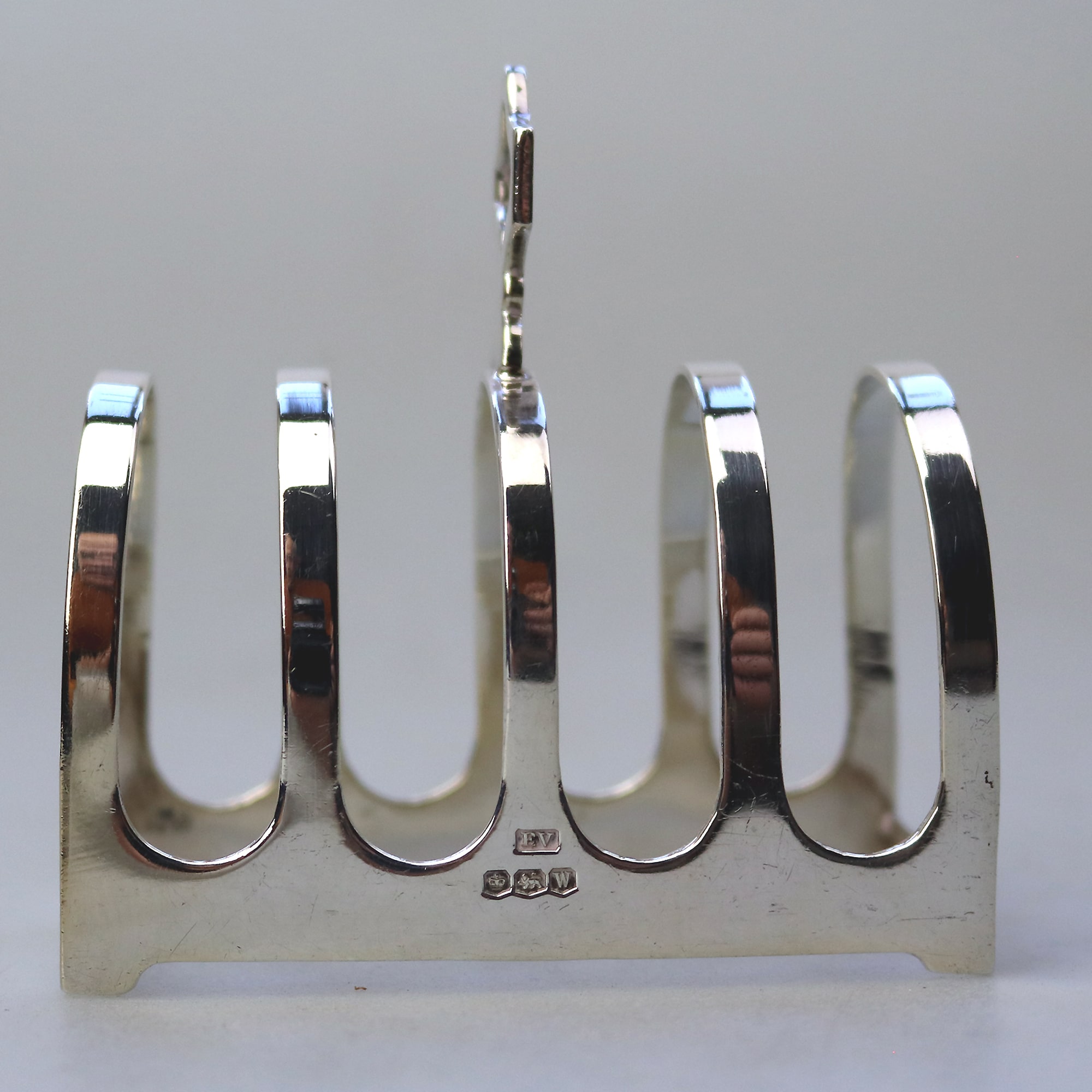 An antique English solid silver 4 division Toast Rack by Edward Viner 55g C.1939