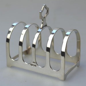 An antique English solid silver 4 division Toast Rack by Edward Viner 55g C.1939