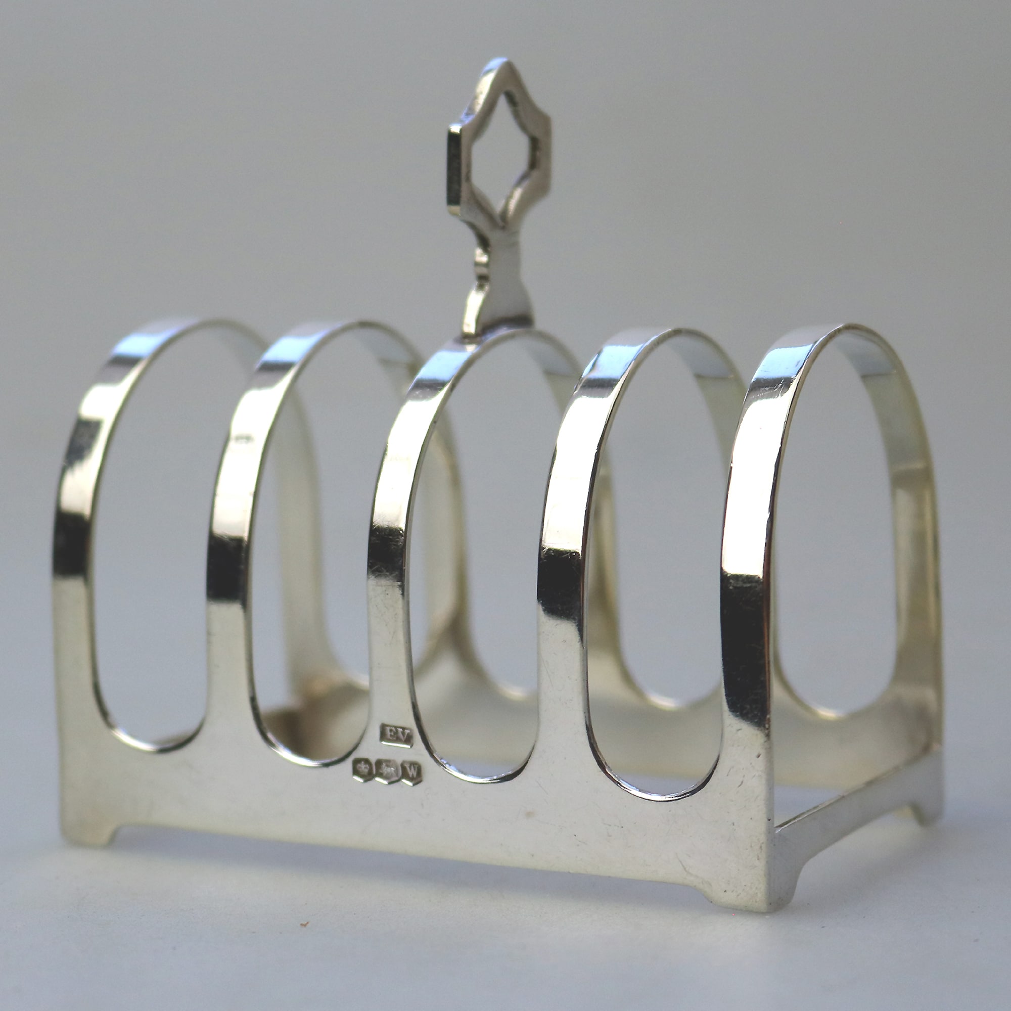 An antique English solid silver 4 division Toast Rack by Edward Viner 55g C.1939