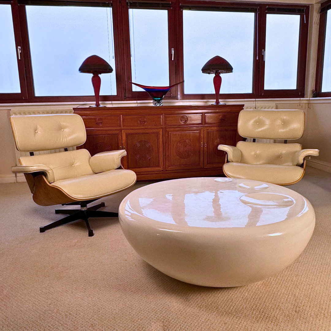 Space Age Coffee Table in the style of Eero Aarnio