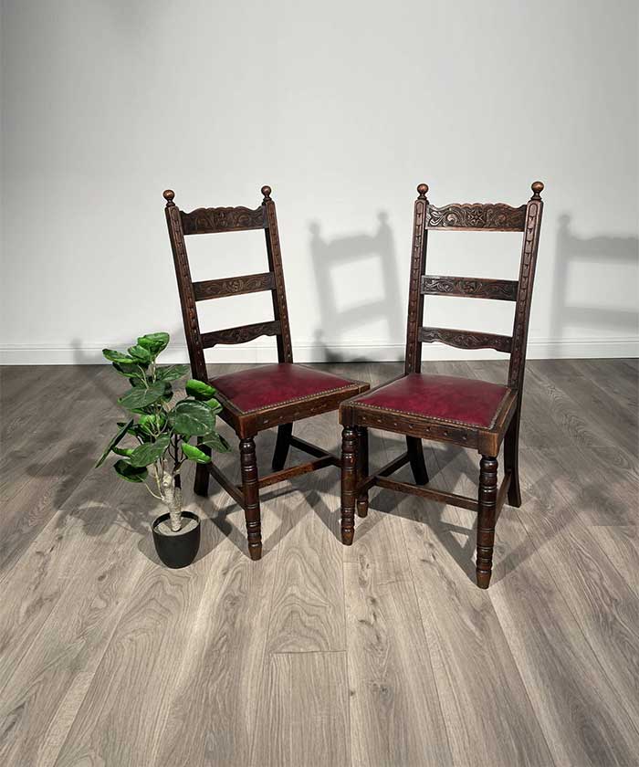 20th Century Pair Of Carved Bedroom Chairs / Hall Chairs In Oak