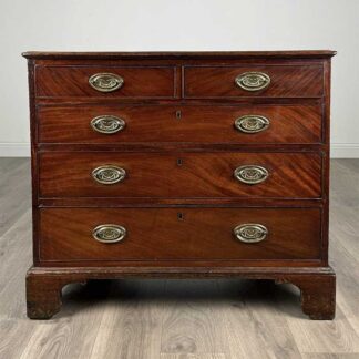 Antique 18th Century Chest Of Drawers In Mahogany