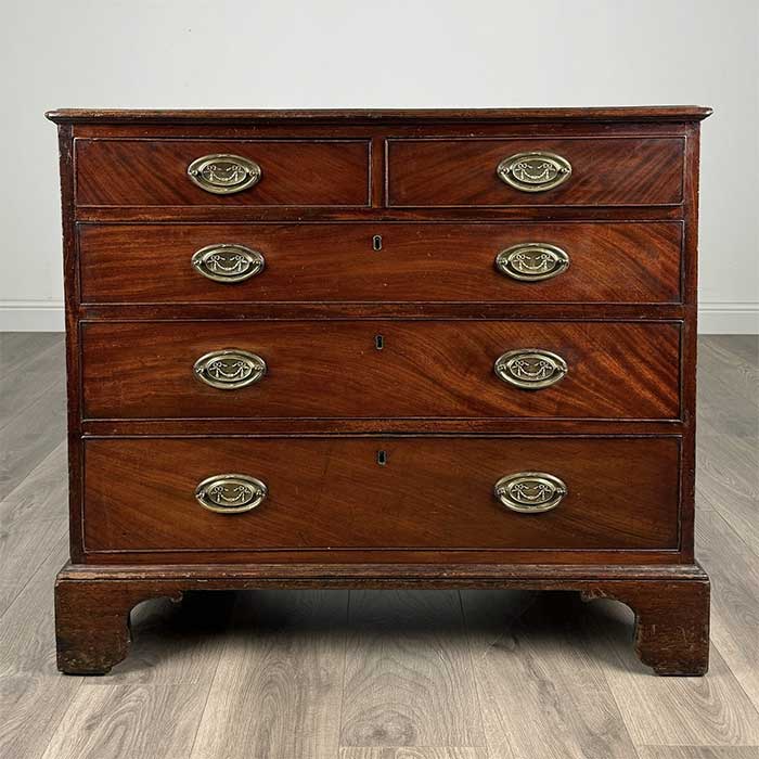 Antique 18th Century Chest Of Drawers In Mahogany