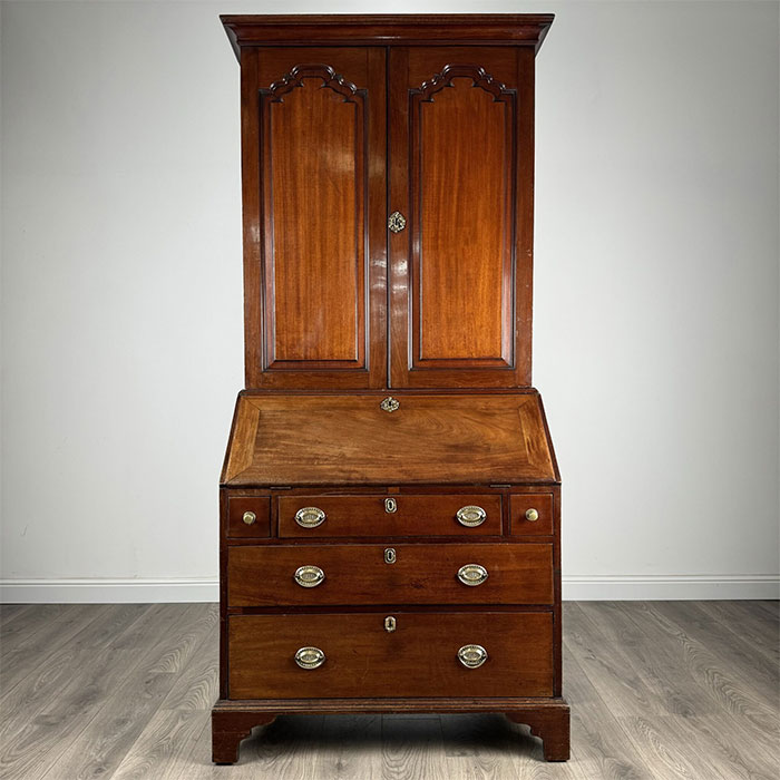 Antique 18th Century Fine Quality Bureau Bookcase In Mahogany
