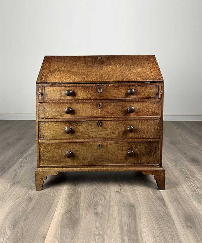 Antique 18th Century Good Quality Bureau In Oak