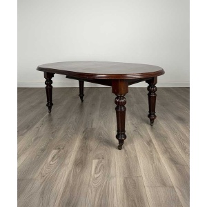 Antique Fine Quality 19th Century Dining Table In Mahogany