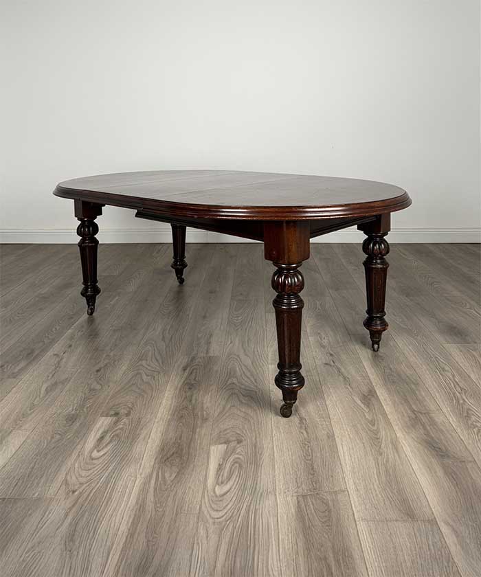 Antique Fine Quality 19th Century Dining Table In Mahogany