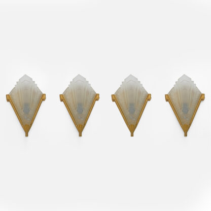 Four of Art Deco Pressed Glass and Brass Sconces, France, 1930s - Image 2