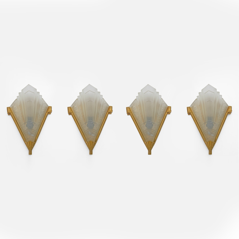 Four of Art Deco Pressed Glass and Brass Sconces, France, 1930s - Image 2