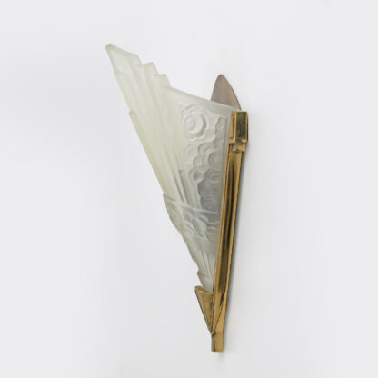 Four of Art Deco Pressed Glass and Brass Sconces, France, 1930s - Image 9