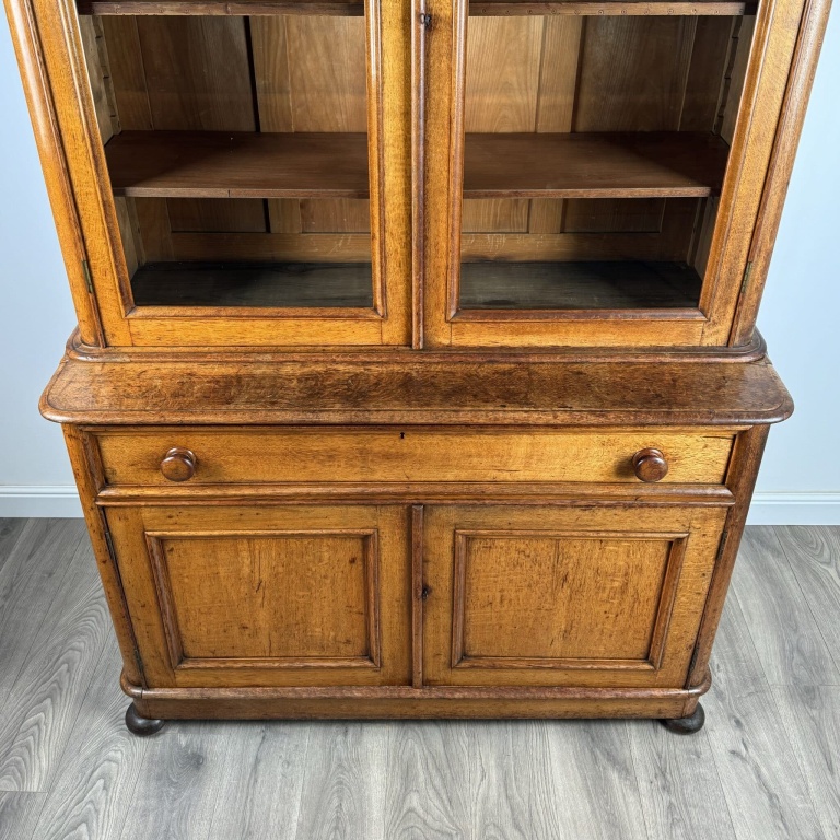 Antique 19th Century Golden Oak Bookcase On Cupboard Of Finest Quality - Image 10