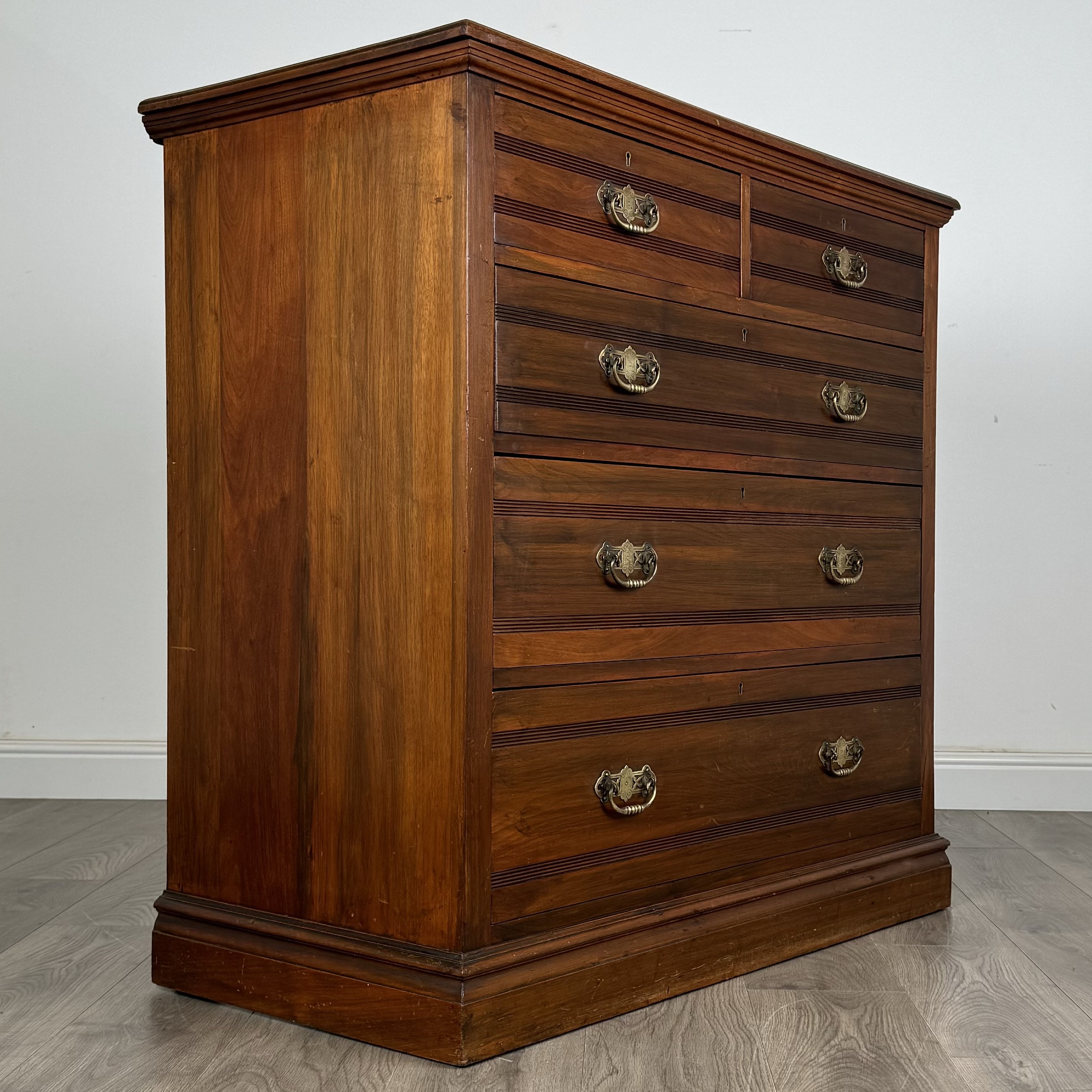 Antique 20th Century Chest Of Drawers In Walnut