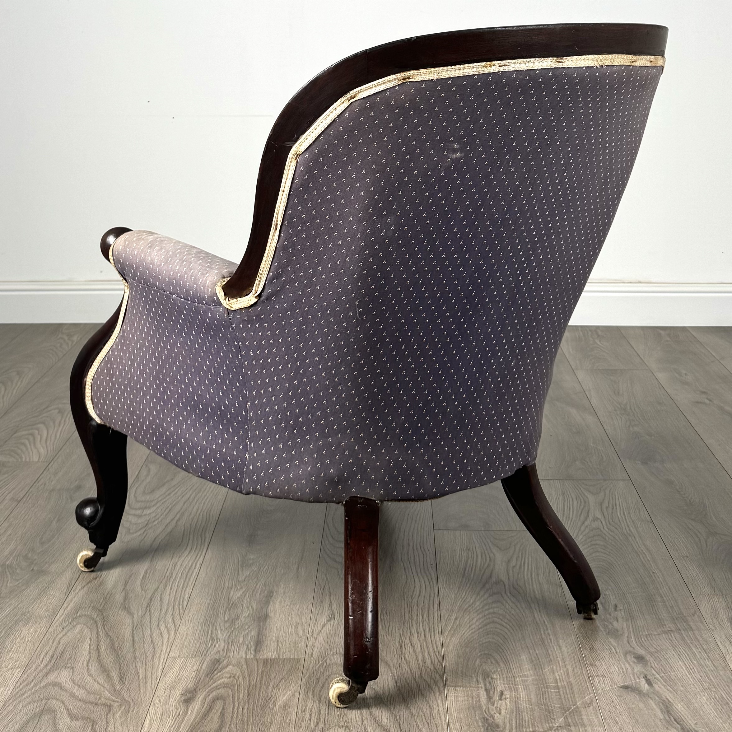 Antique 19th Century Button Back Armchair In Mahogany