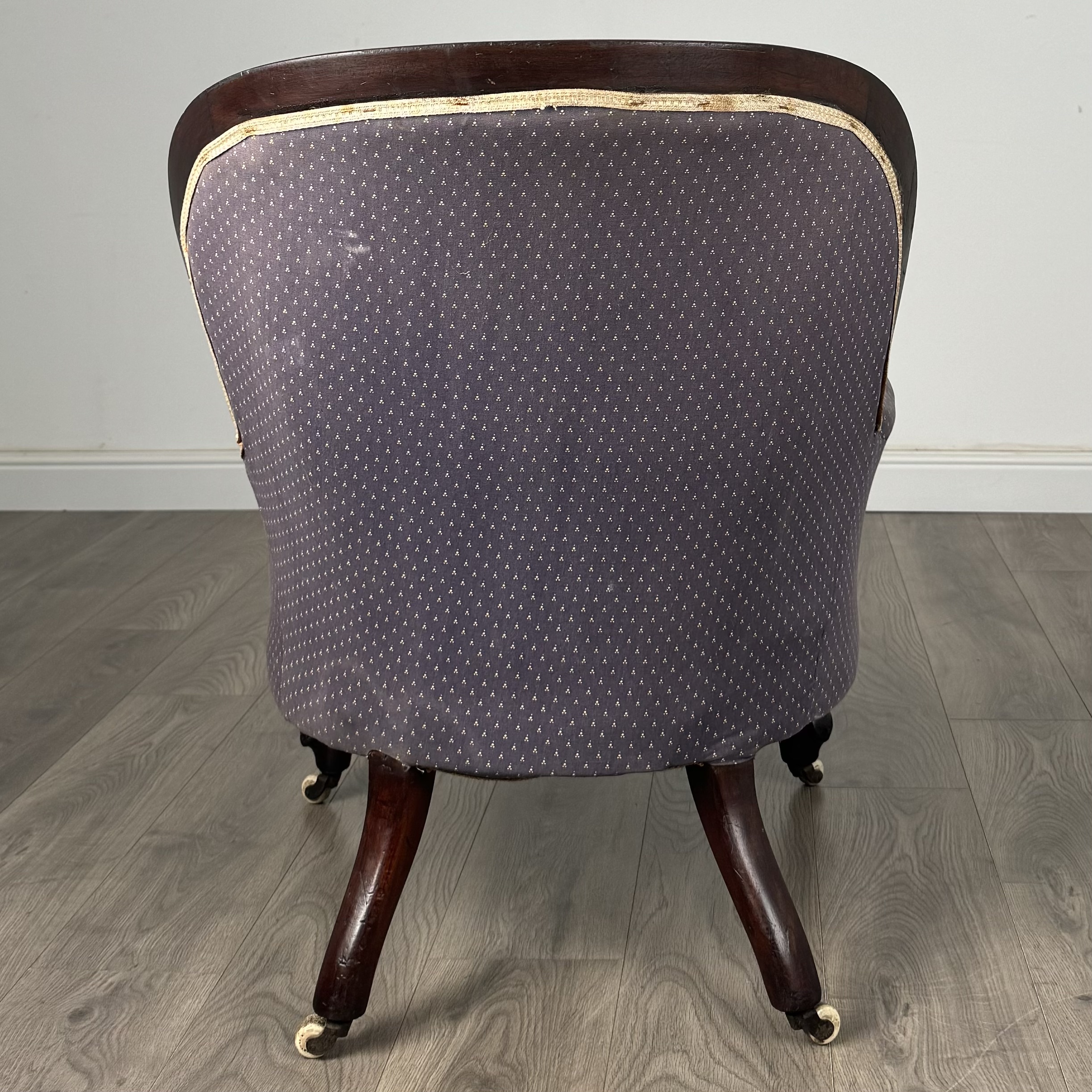 Antique 19th Century Button Back Armchair In Mahogany