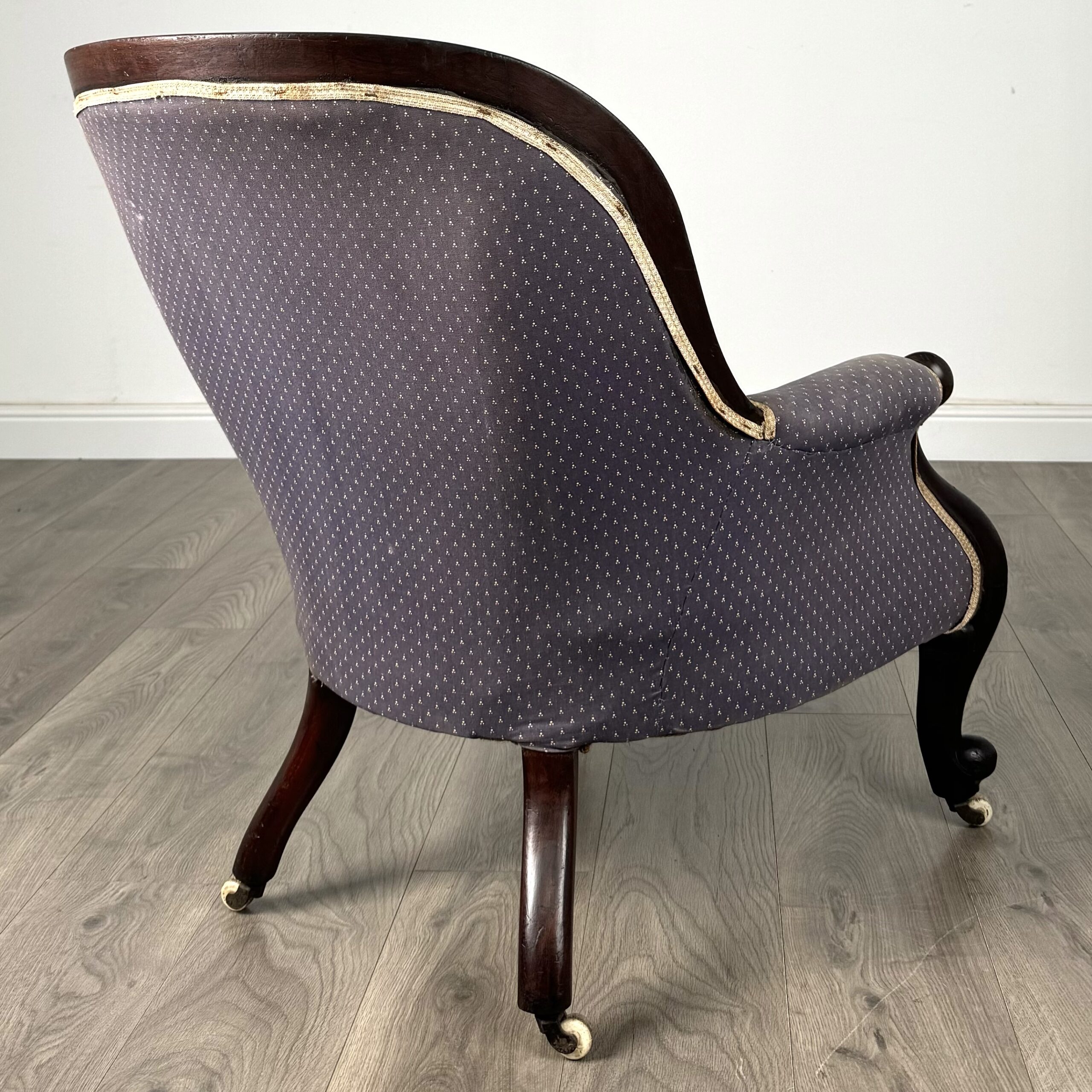 Antique 19th Century Button Back Armchair In Mahogany