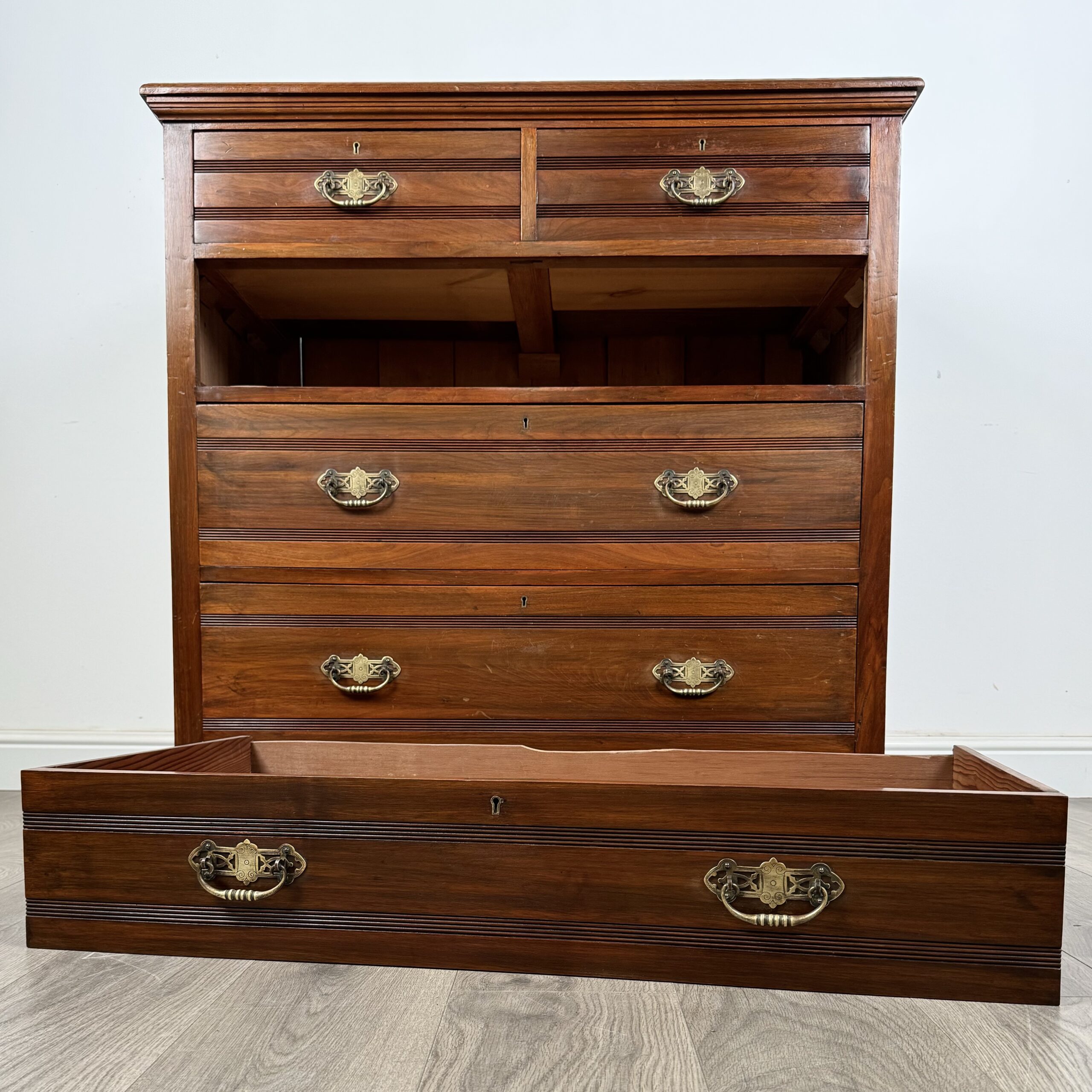 Antique 20th Century Chest Of Drawers In Walnut