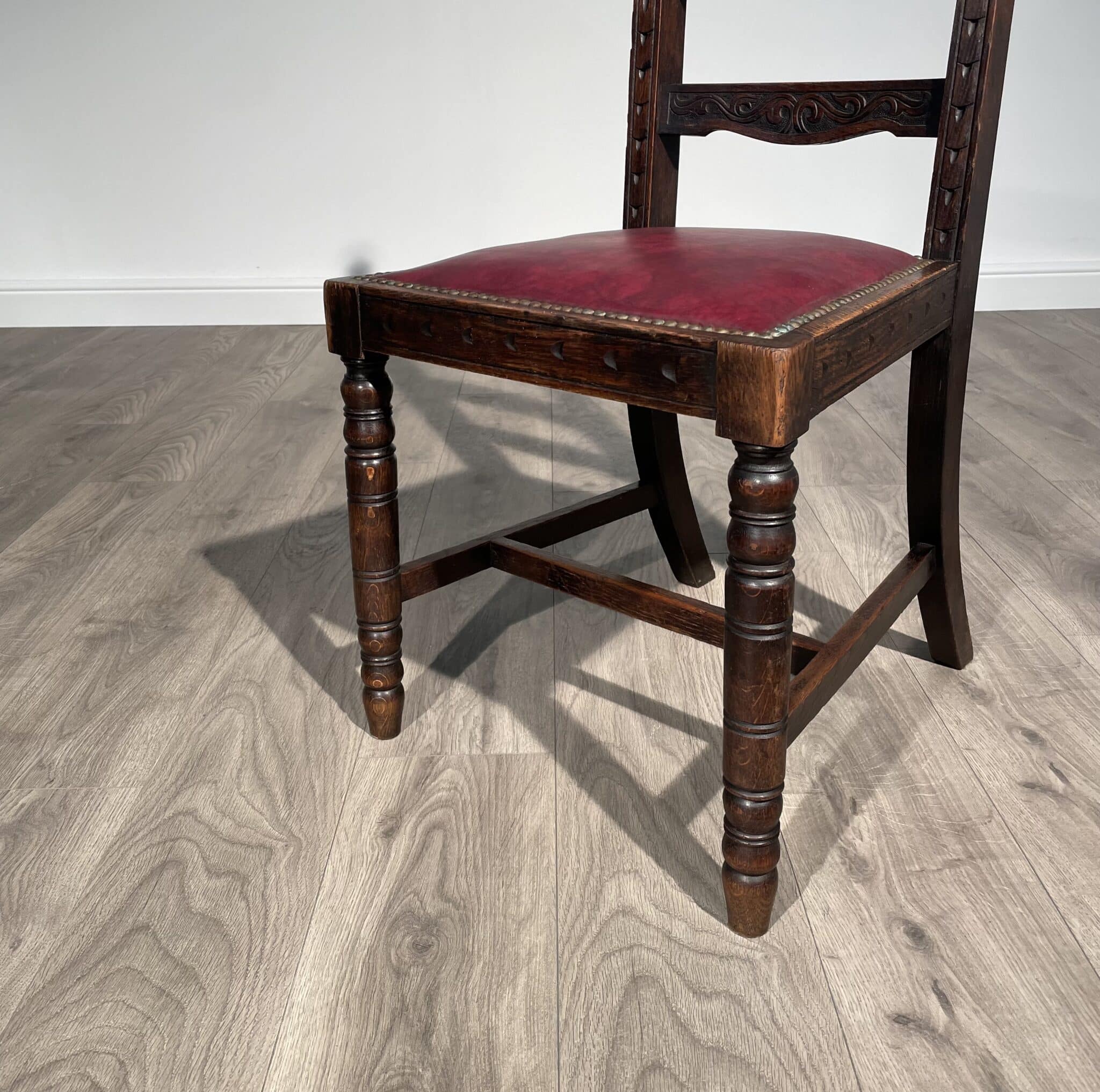 20th Century Pair Of Carved Bedroom Chairs / Hall Chairs In Oak