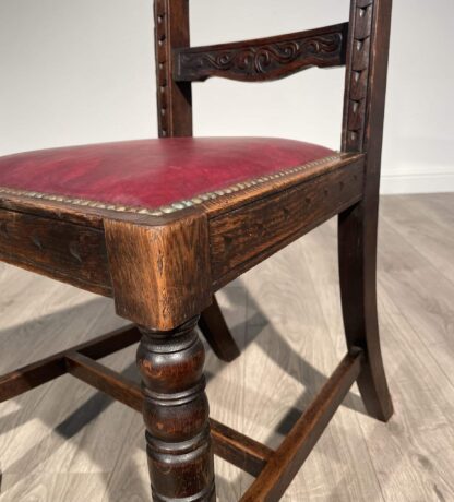 20th Century Pair Of Carved Bedroom Chairs / Hall Chairs In Oak - Image 6