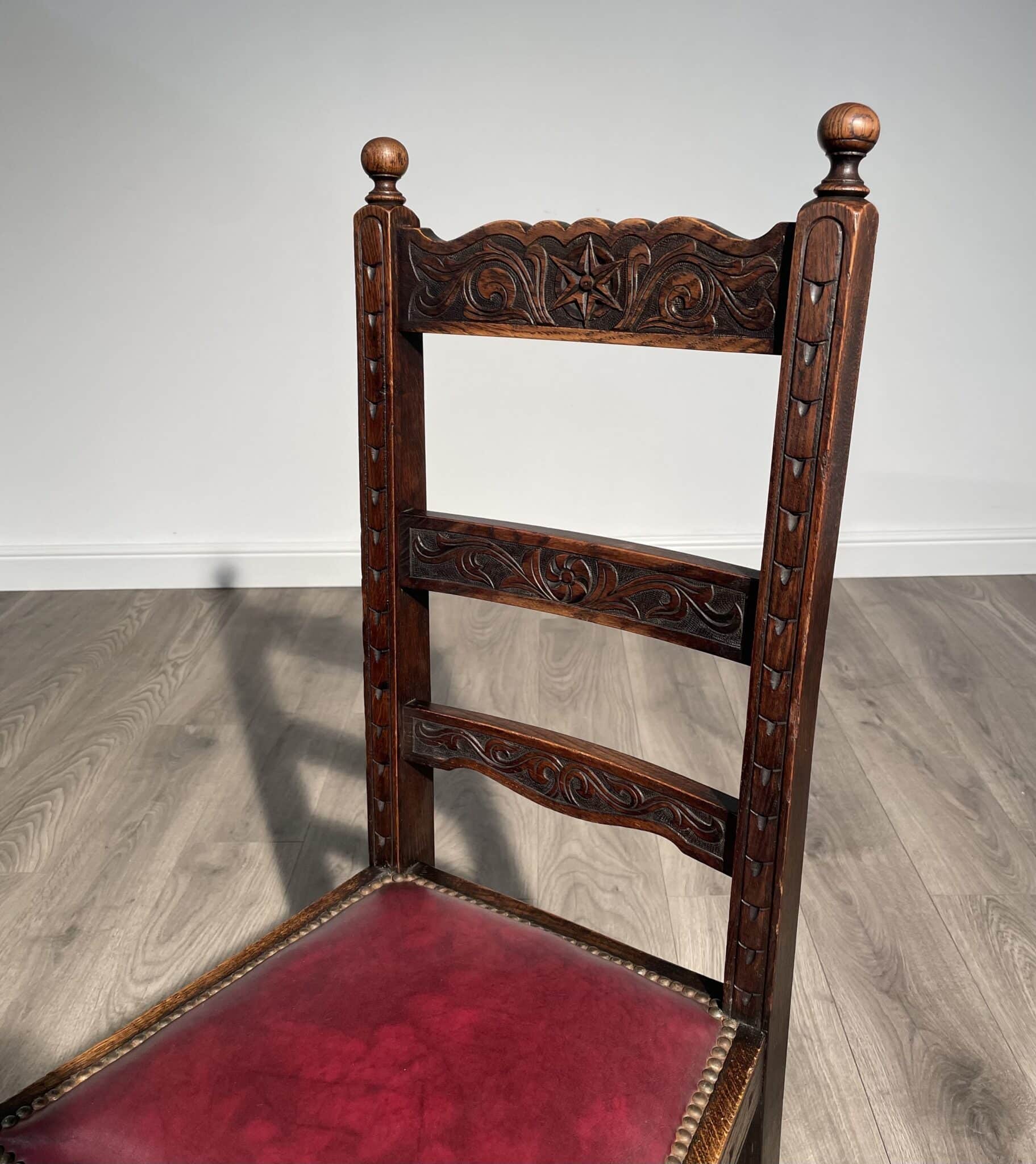 20th Century Pair Of Carved Bedroom Chairs / Hall Chairs In Oak