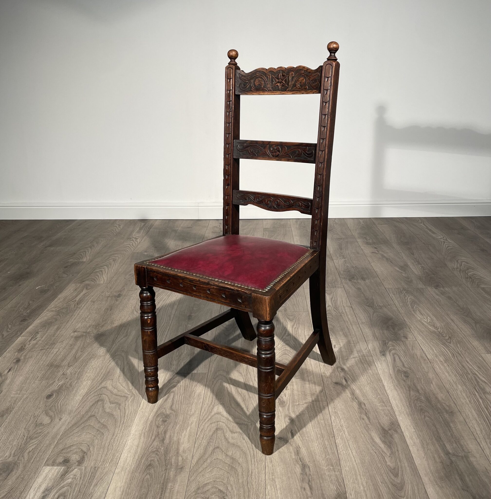 20th Century Pair Of Carved Bedroom Chairs / Hall Chairs In Oak