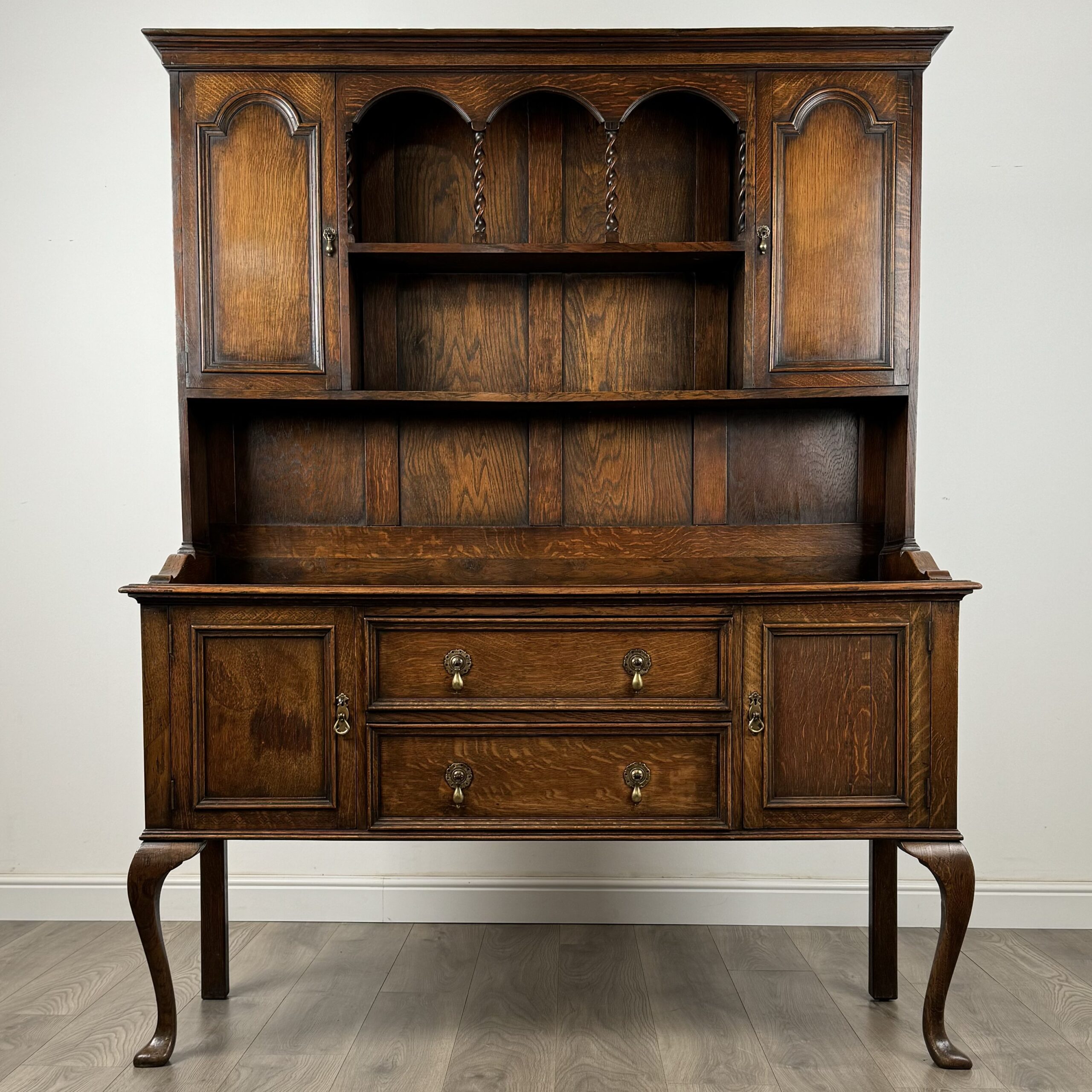 Antique Late 19th Century Queen Anne Style Dresser In Oak