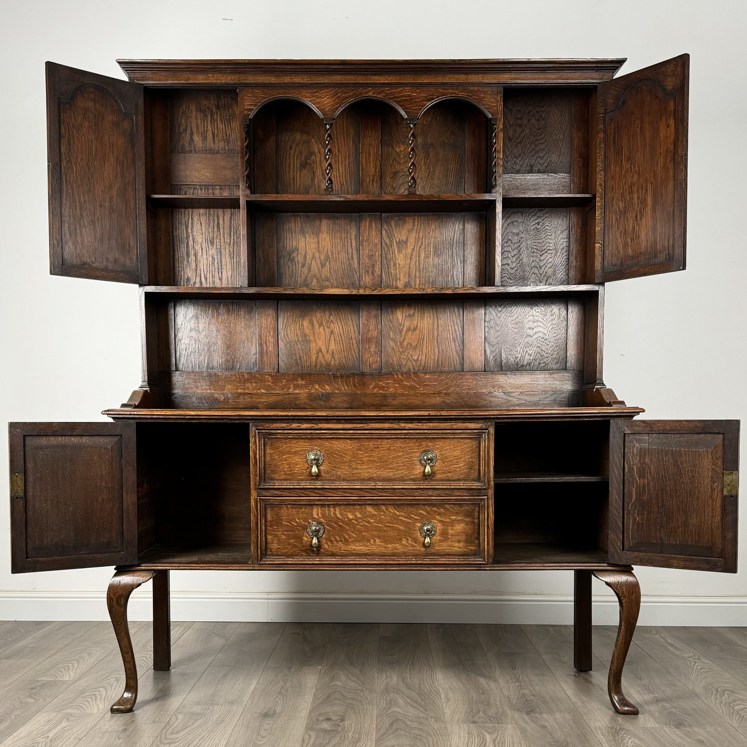 Antique Late 19th Century Queen Anne Style Dresser In Oak