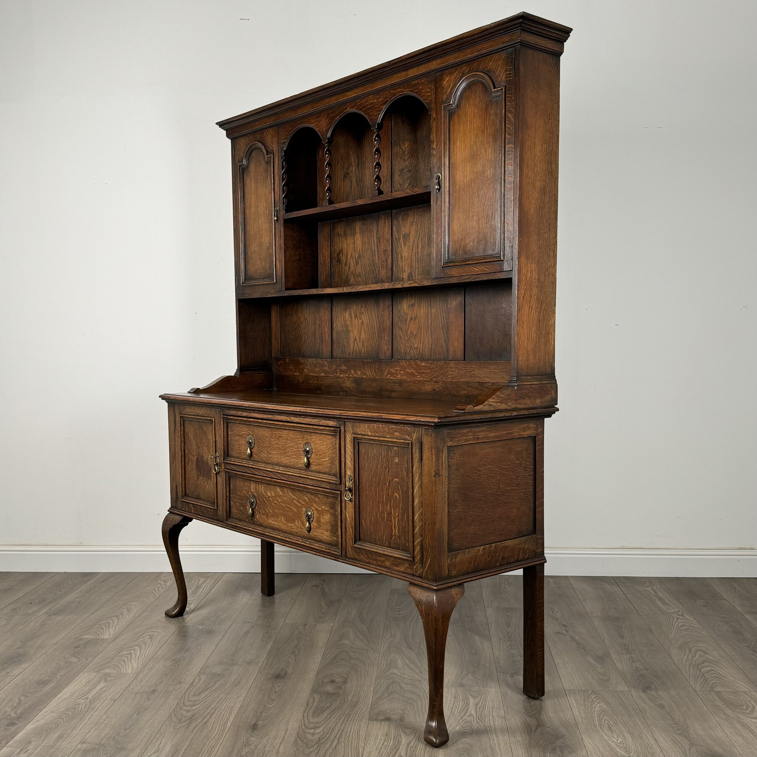 Antique Late 19th Century Queen Anne Style Dresser In Oak