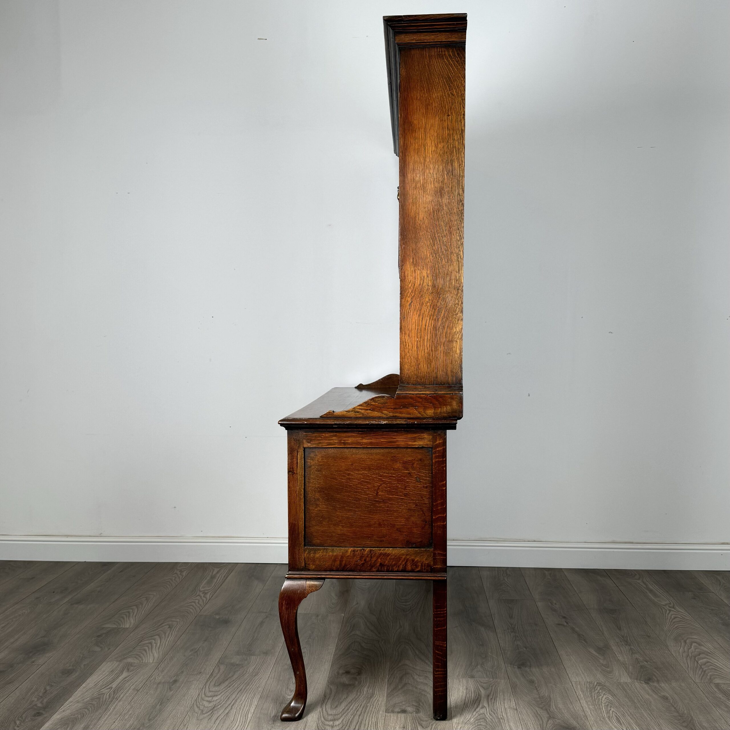 Antique Late 19th Century Queen Anne Style Dresser In Oak