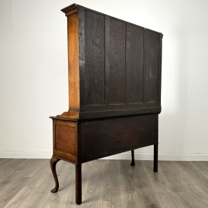 Antique Late 19th Century Queen Anne Style Dresser In Oak