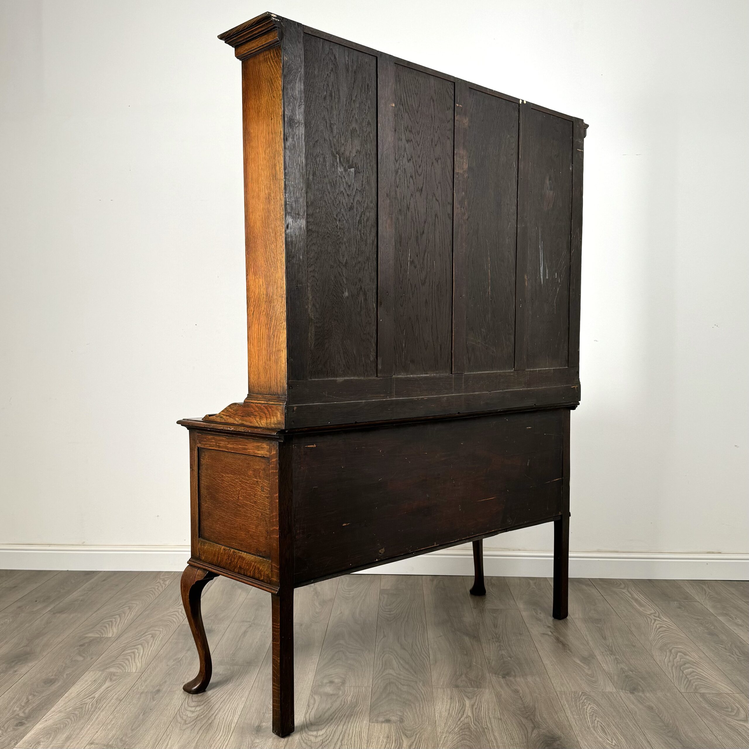 Antique Late 19th Century Queen Anne Style Dresser In Oak