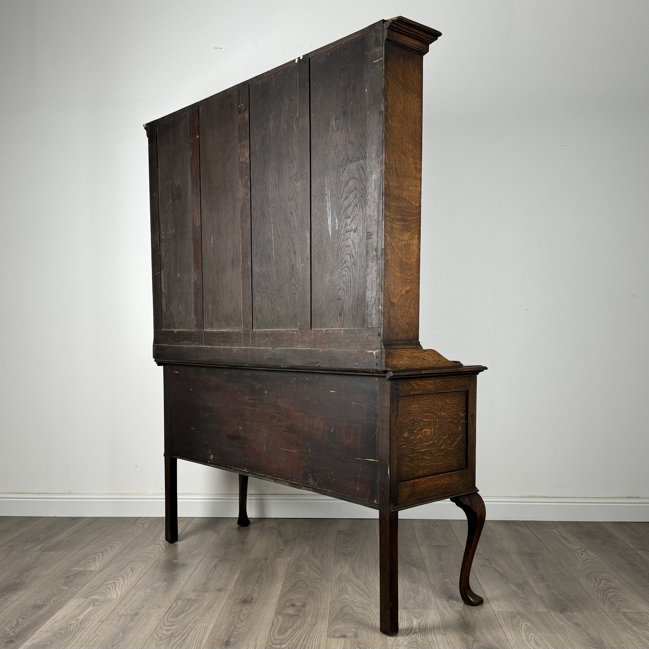 Antique Late 19th Century Queen Anne Style Dresser In Oak
