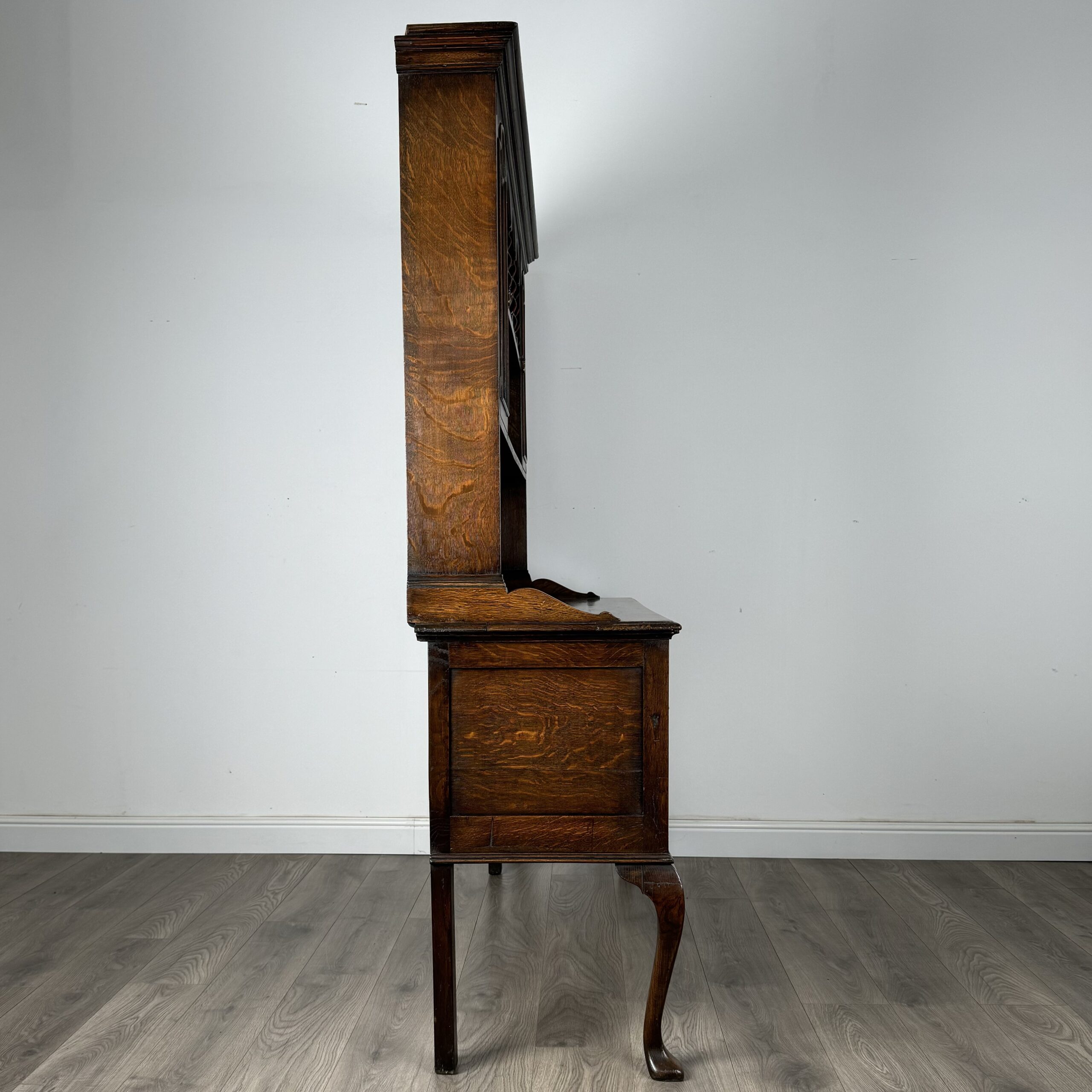 Antique Late 19th Century Queen Anne Style Dresser In Oak