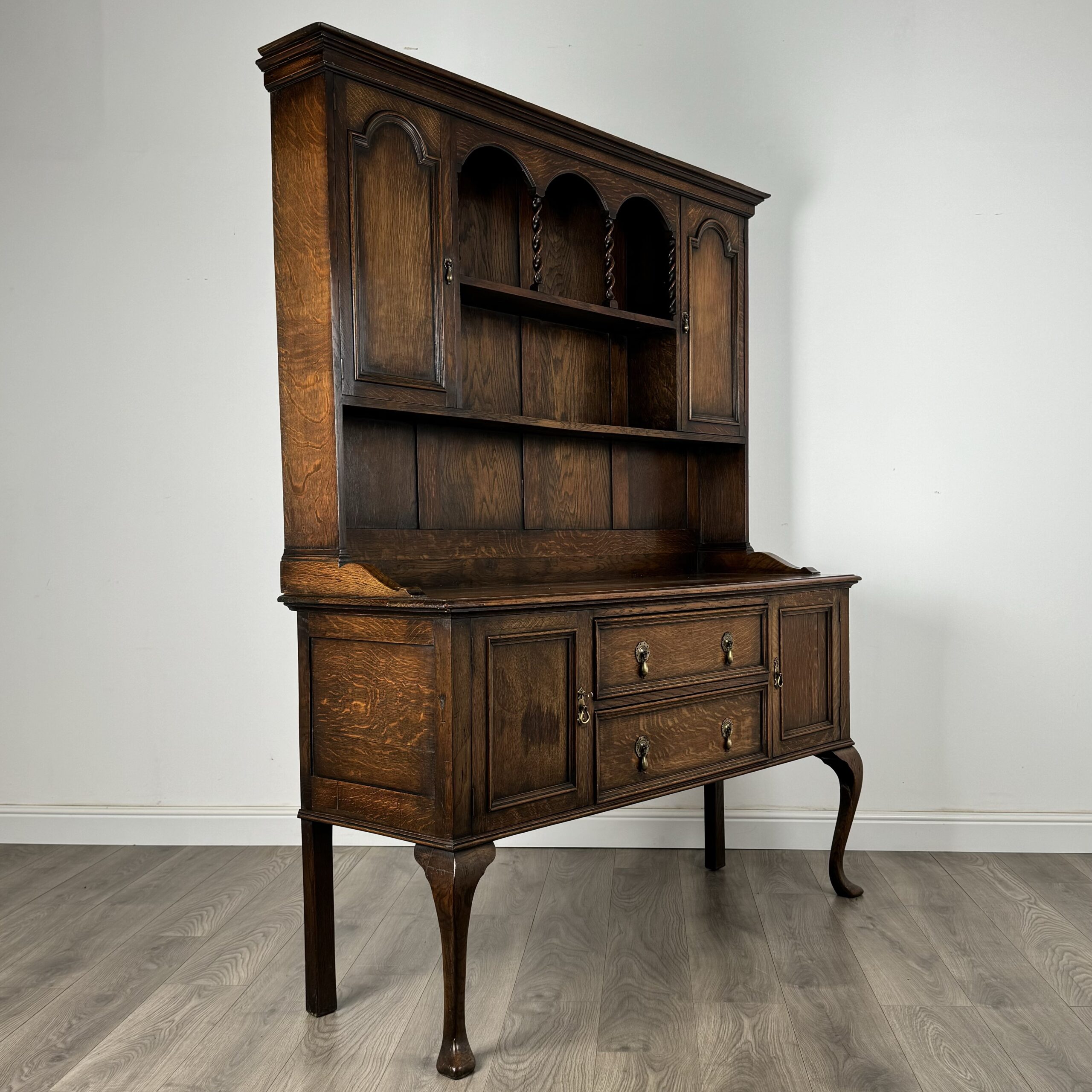 Antique Late 19th Century Queen Anne Style Dresser In Oak