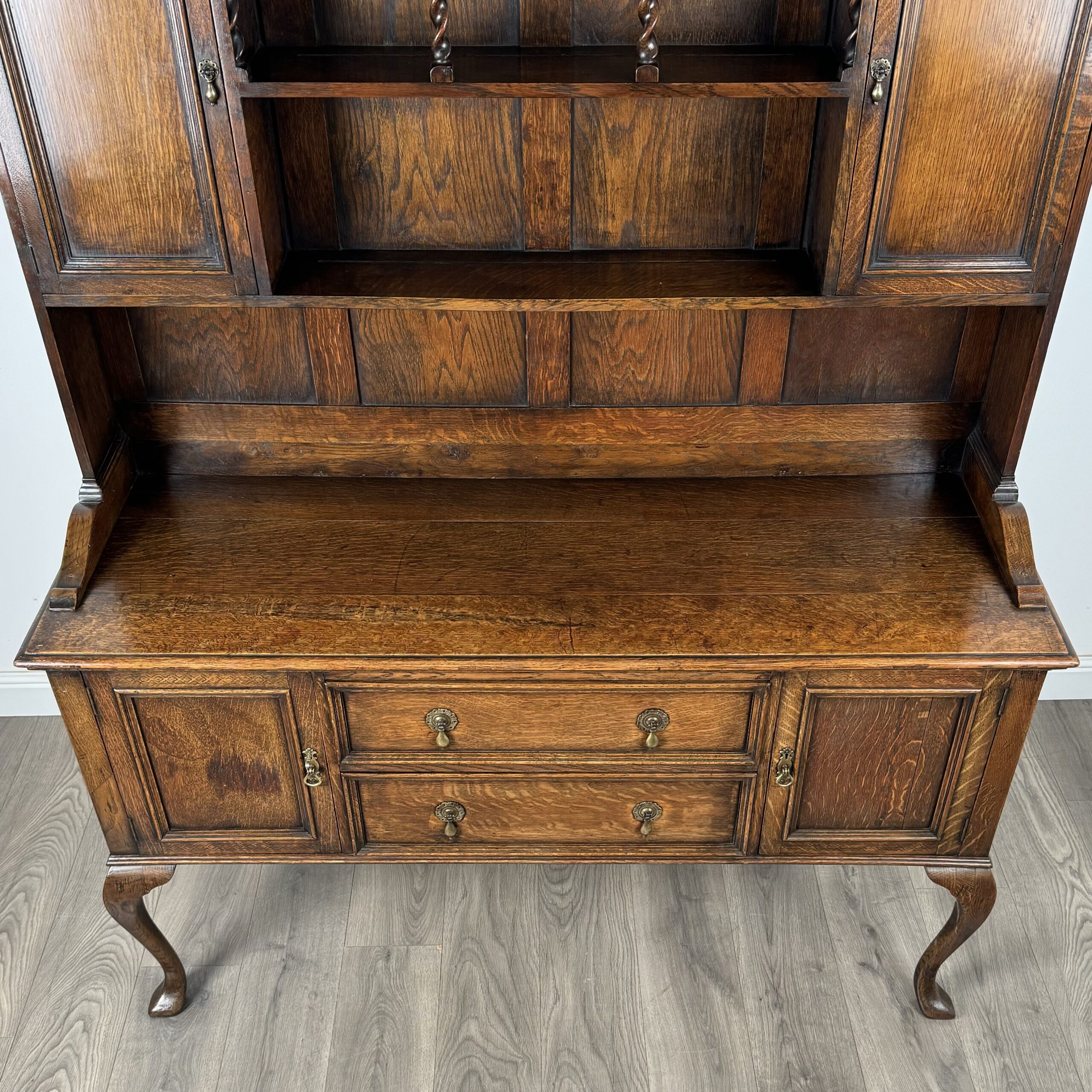 Antique Late 19th Century Queen Anne Style Dresser In Oak