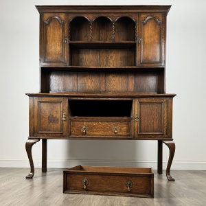 Antique Late 19th Century Queen Anne Style Dresser In Oak