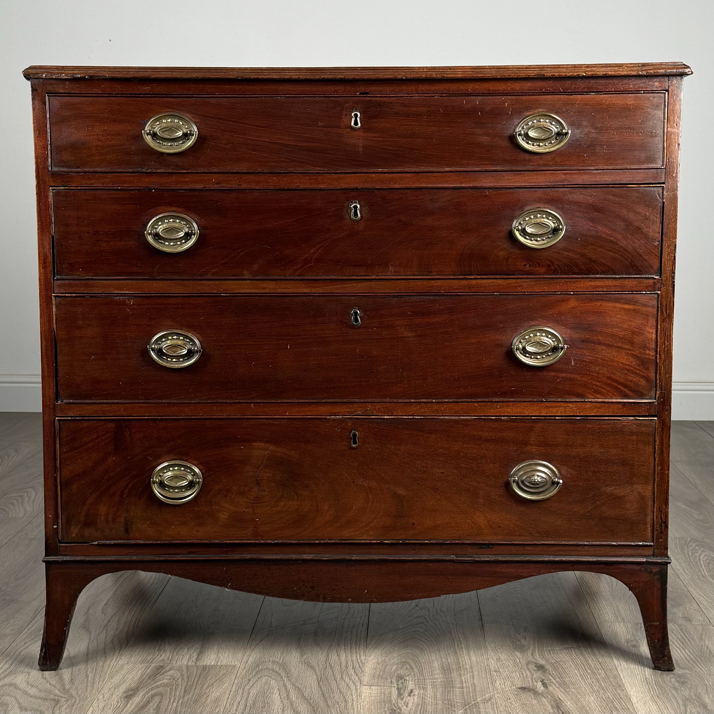 Antique 18th Century Chest Of Drawers In Mahogany