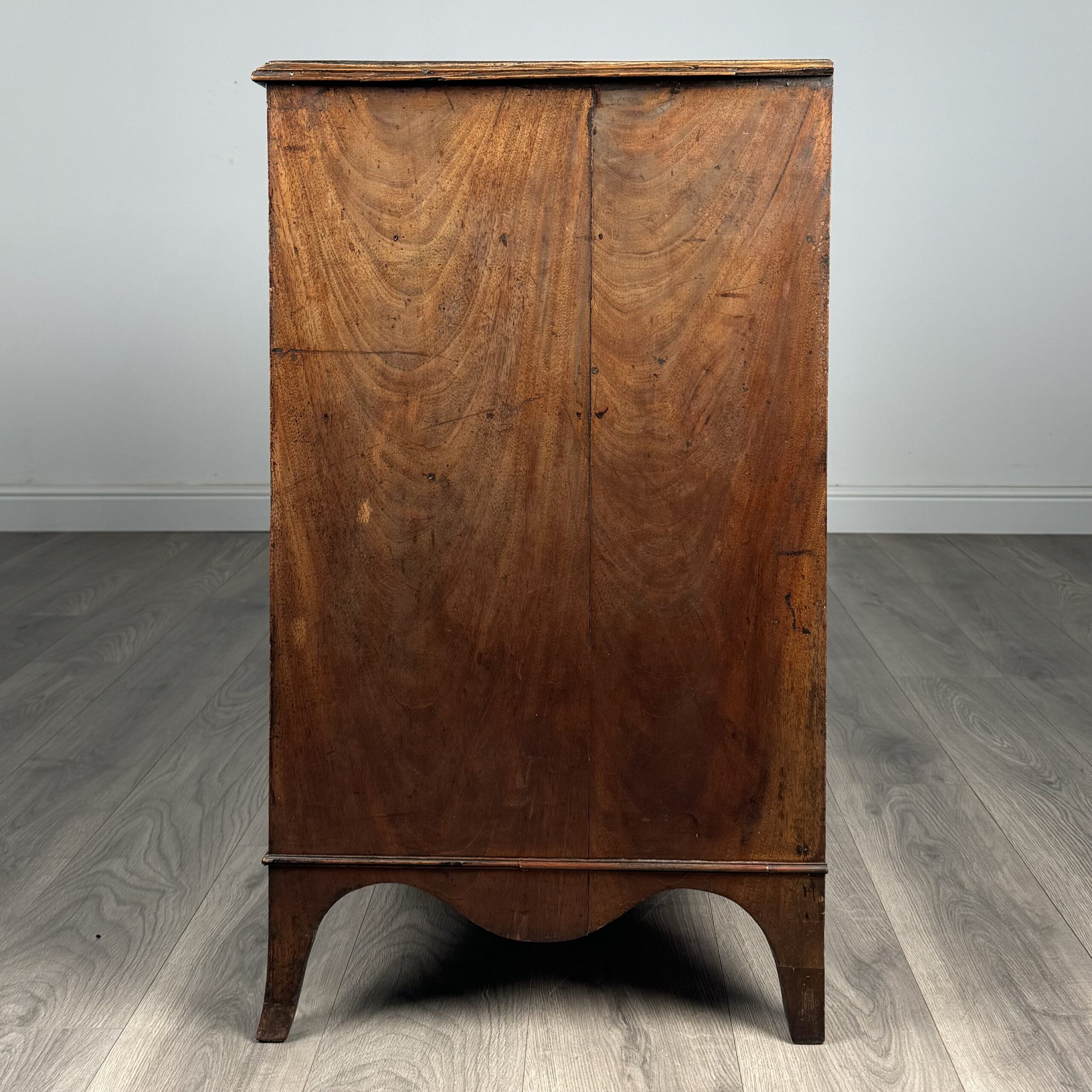 Antique 18th Century Chest Of Drawers In Mahogany