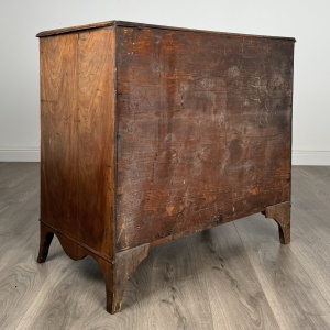 Antique 18th Century Chest Of Drawers In Mahogany