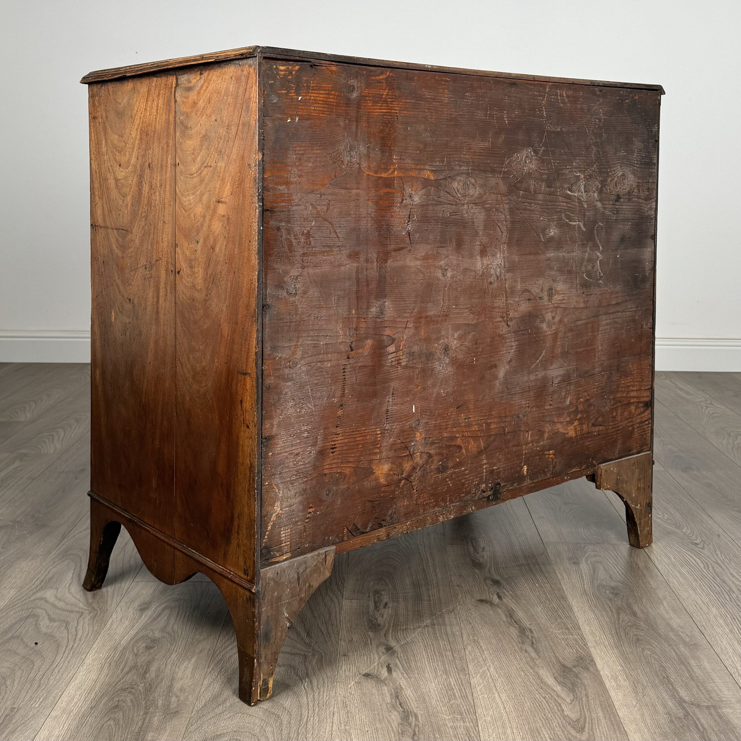 Antique 18th Century Chest Of Drawers In Mahogany