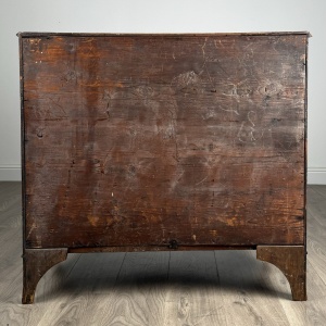 Antique 18th Century Chest Of Drawers In Mahogany