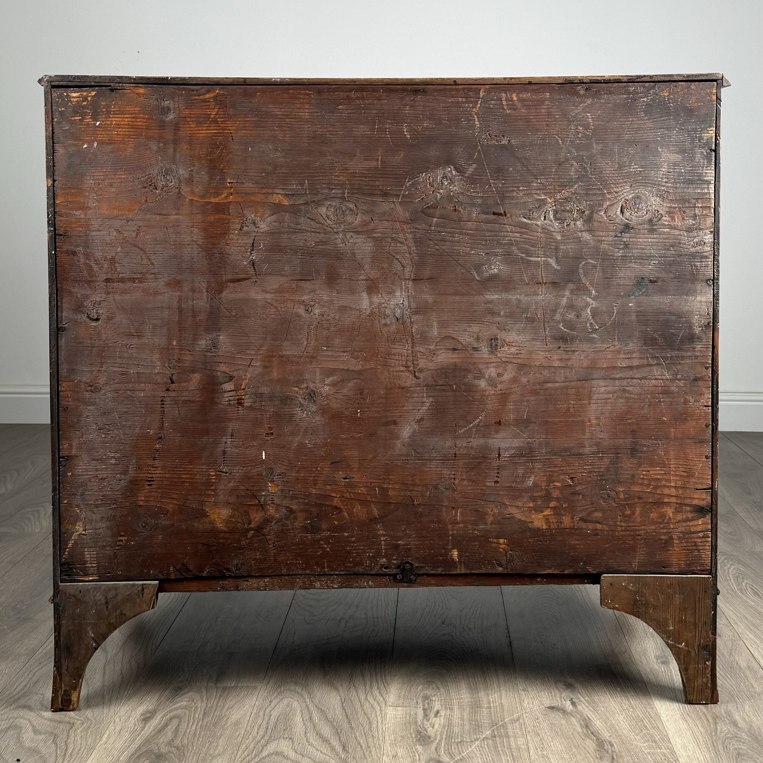 Antique 18th Century Chest Of Drawers In Mahogany