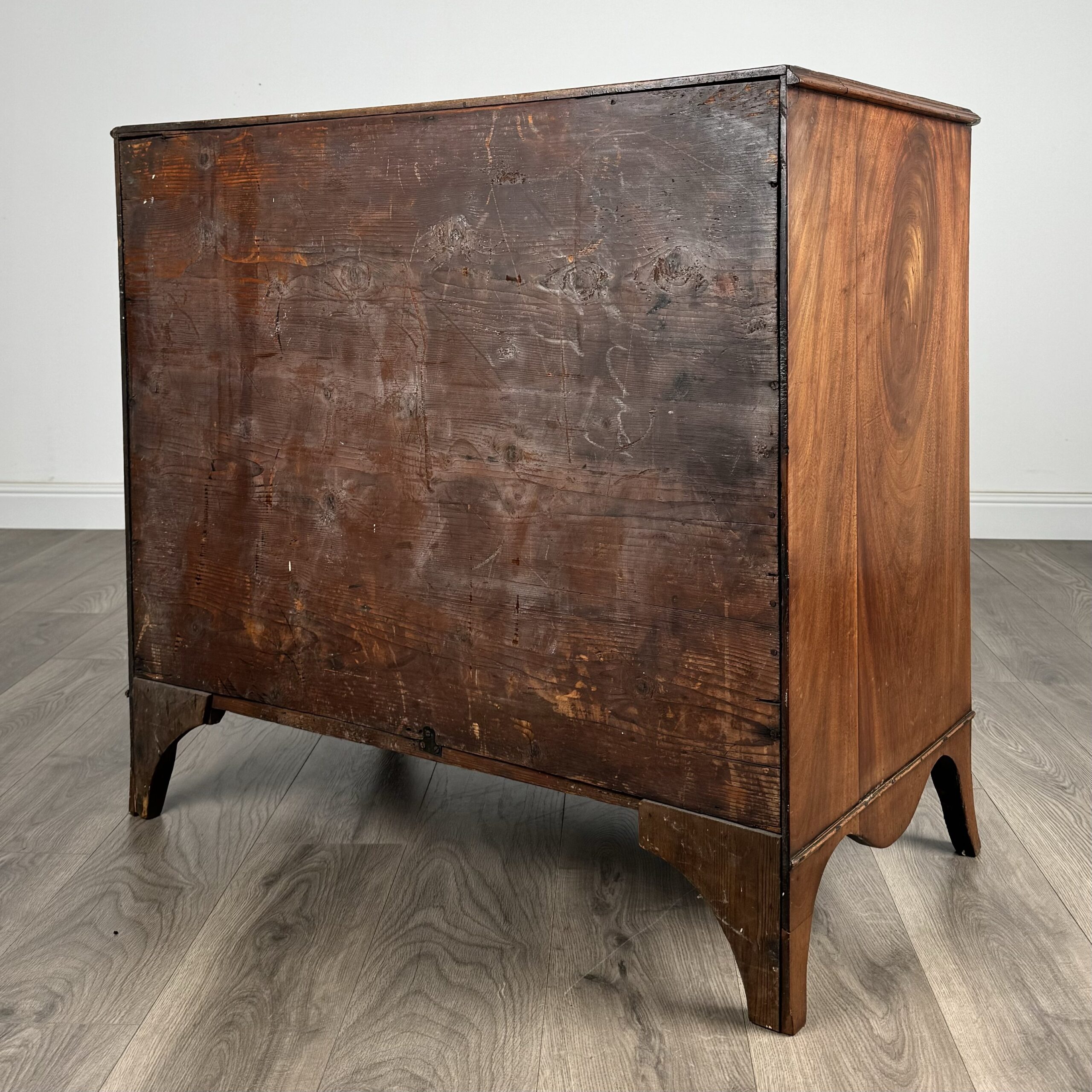 Antique 18th Century Chest Of Drawers In Mahogany