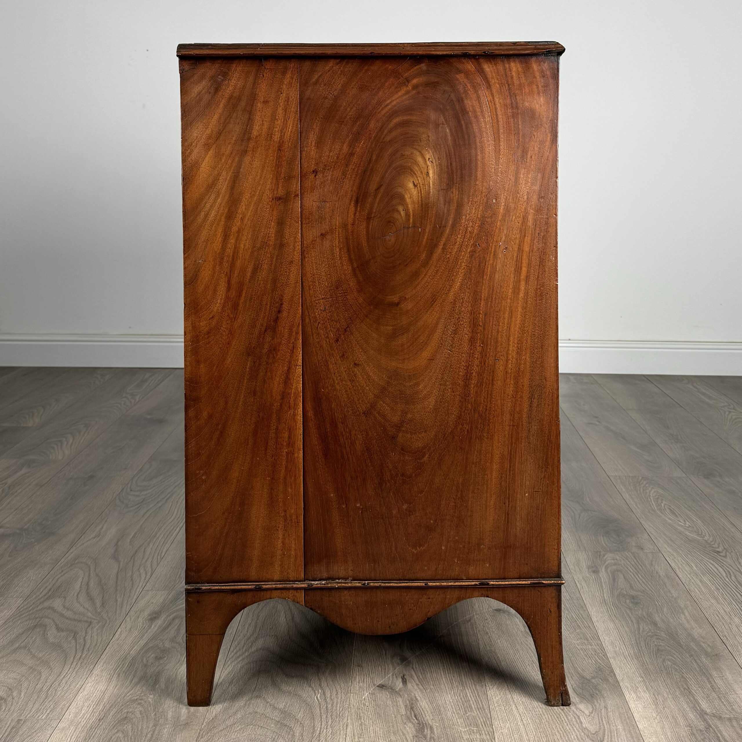 Antique 18th Century Chest Of Drawers In Mahogany