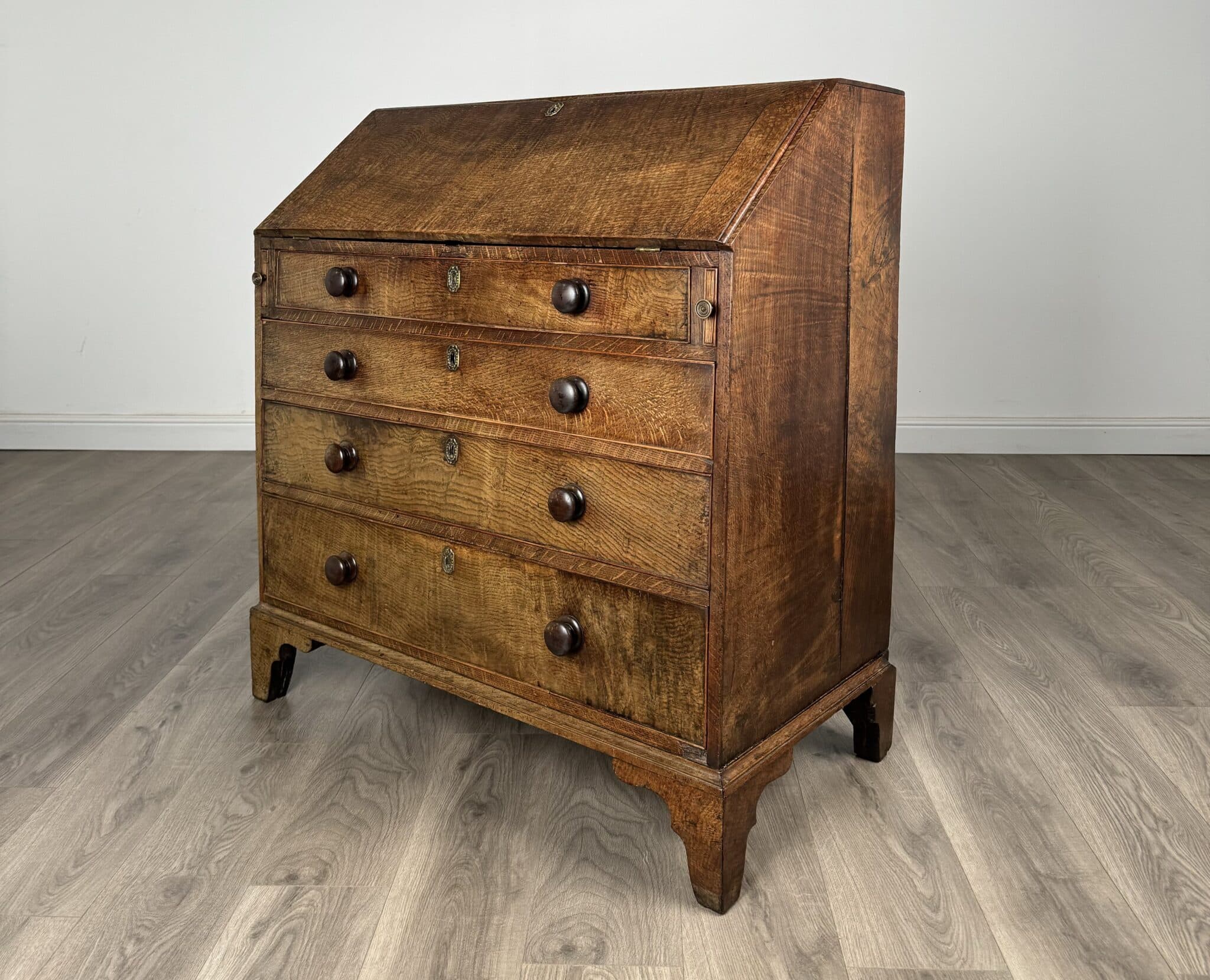 Antique 18th Century Good Quality Bureau In Oak