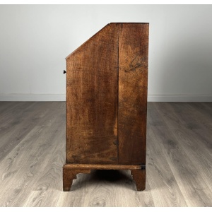 Antique 18th Century Good Quality Bureau In Oak