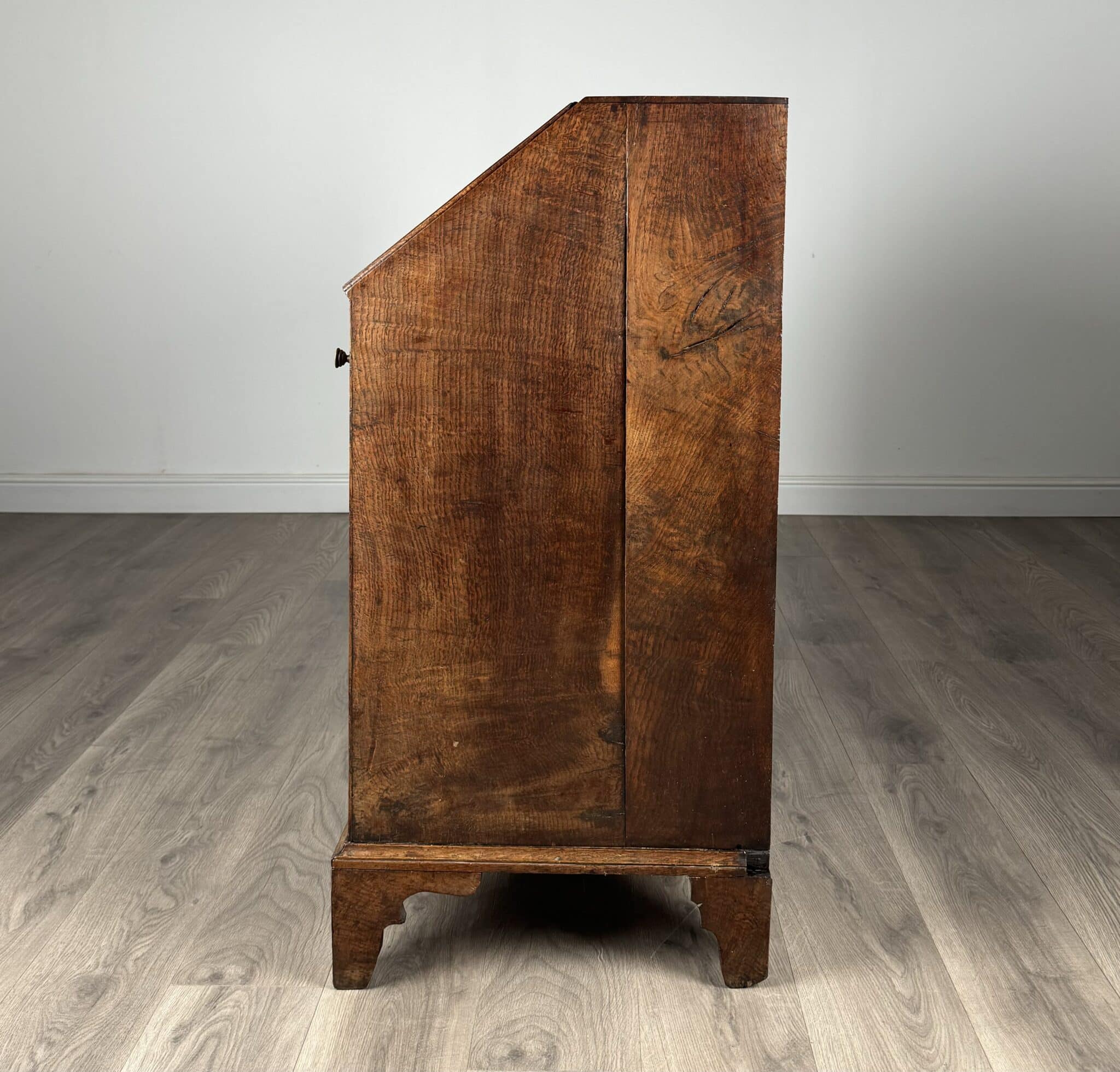Antique 18th Century Good Quality Bureau In Oak