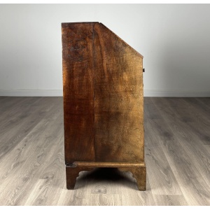 Antique 18th Century Good Quality Bureau In Oak