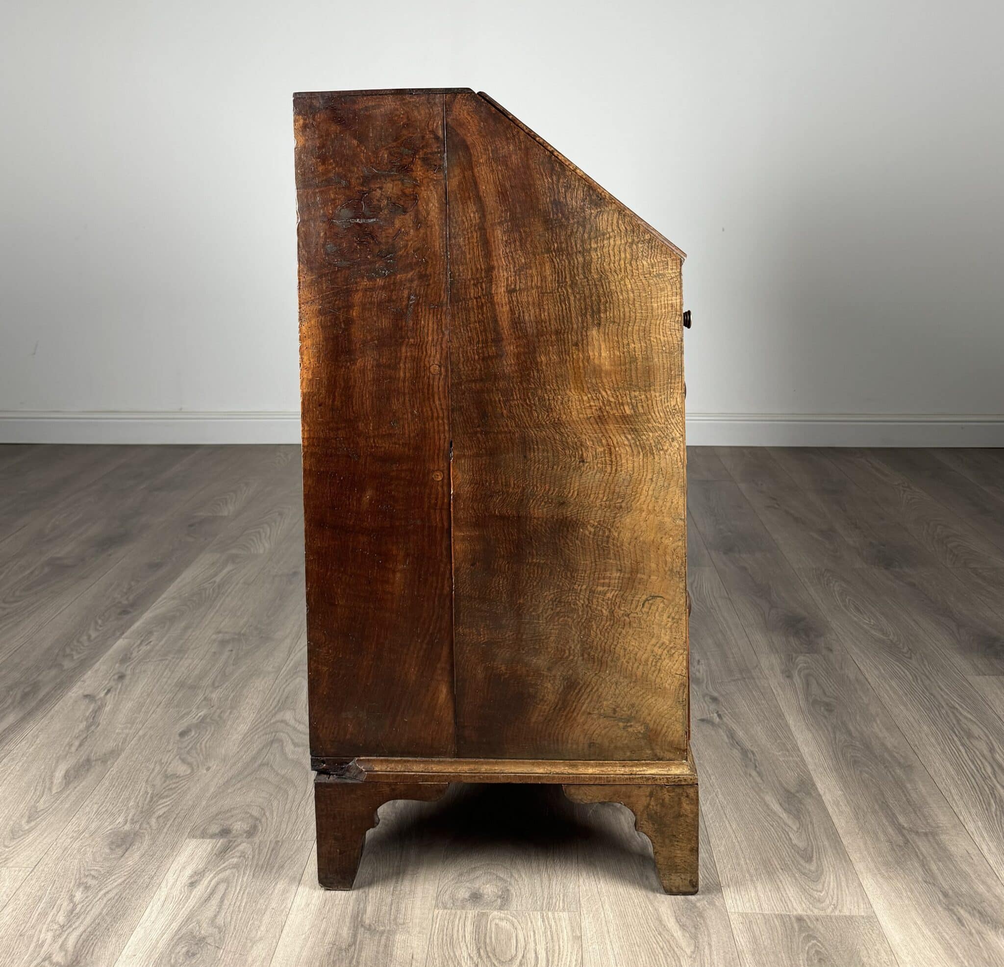 Antique 18th Century Good Quality Bureau In Oak