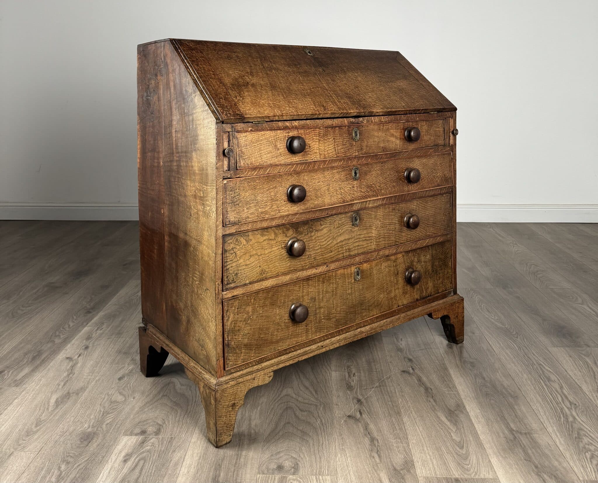Antique 18th Century Good Quality Bureau In Oak