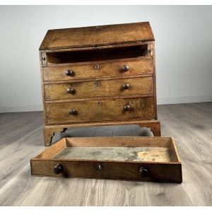 Antique 18th Century Good Quality Bureau In Oak